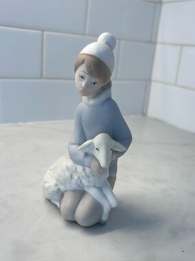 Llardo Shepherd Boy with Lamb Matte No longer produced